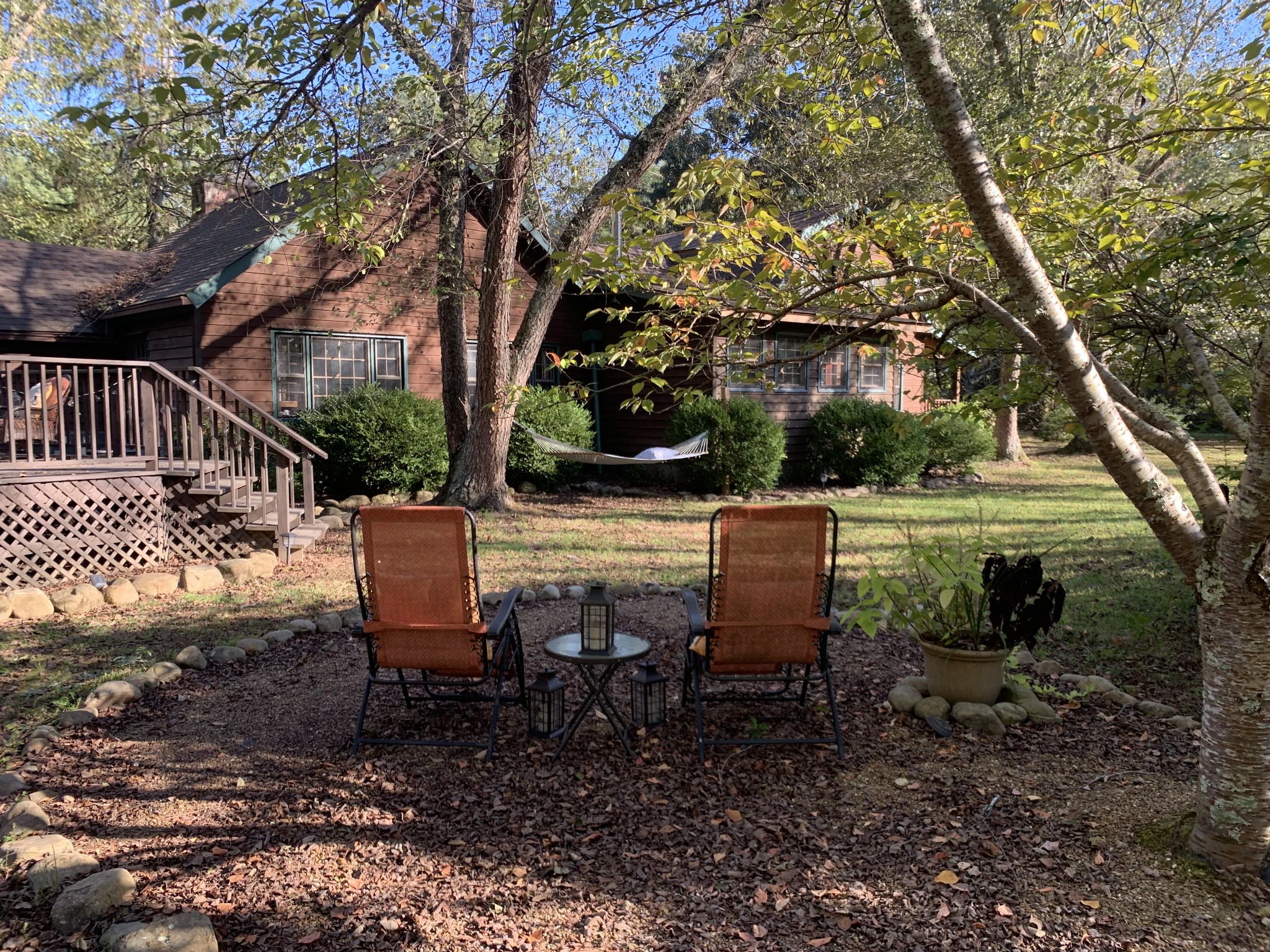 1006 Remington Place Manchester, TN 37355 - Photo 88 of 98 a view of a patio with table and chairs and a large tree