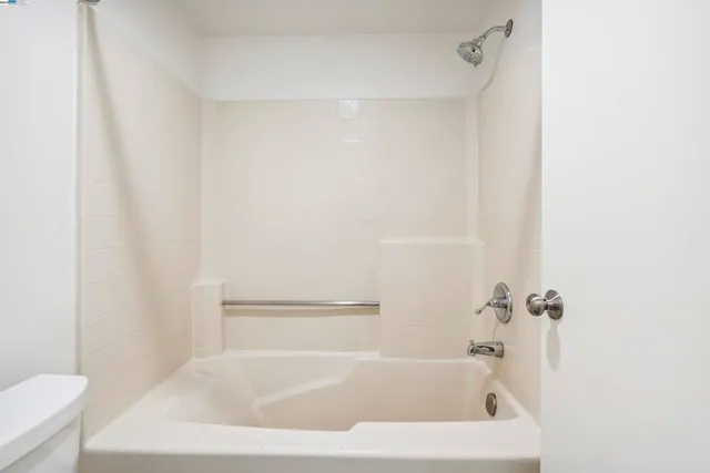 $2,950 | 760 Canyon Oaks Drive, Oakland, CA 94605