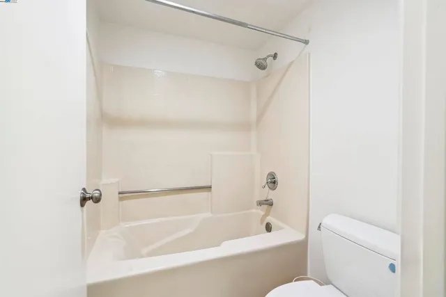 $2,950 | 760 Canyon Oaks Drive, Oakland, CA 94605