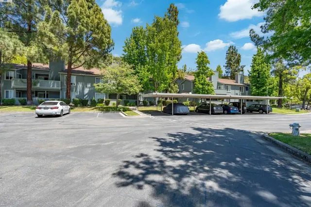 $2,950 | 760 Canyon Oaks Drive, Oakland, CA 94605