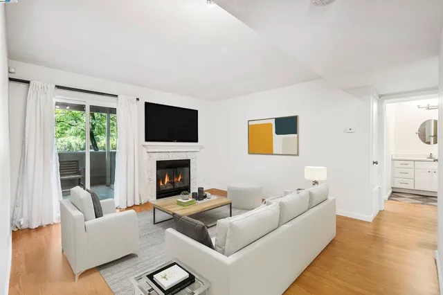 $2,950 | 760 Canyon Oaks Drive, Oakland, CA 94605