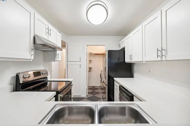 $2,950 | 760 Canyon Oaks Drive, Oakland, CA 94605