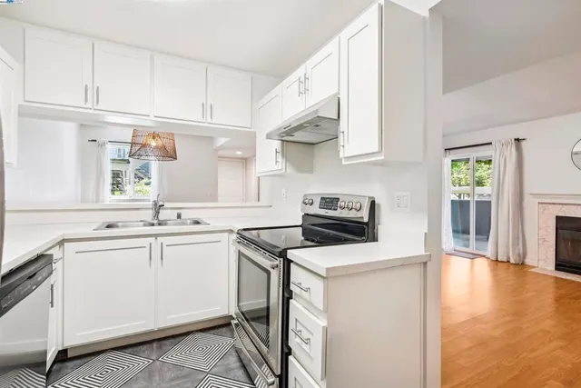 $2,950 | 760 Canyon Oaks Drive, Oakland, CA 94605