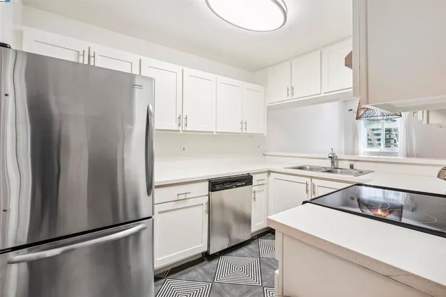 $2,950 | 760 Canyon Oaks Drive, Oakland, CA 94605