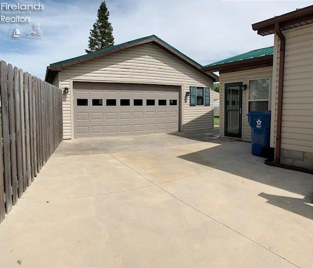 685 South Streeter Road Port Clinton, OH 43452 - Photo 4 of 24 Gallery Image 4