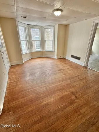 $1,300 | 70 Academy Street, Unit 2, Amsterdam, NY 12010
