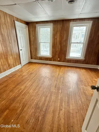 $1,300 | 70 Academy Street, Unit 2, Amsterdam, NY 12010