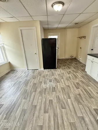 $1,300 | 70 Academy Street, Unit 2, Amsterdam, NY 12010