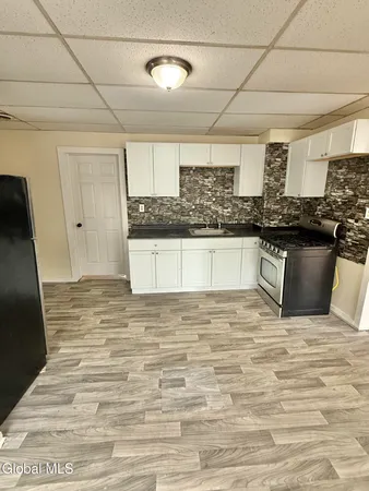 $1,300 | 70 Academy Street, Unit 2, Amsterdam, NY 12010