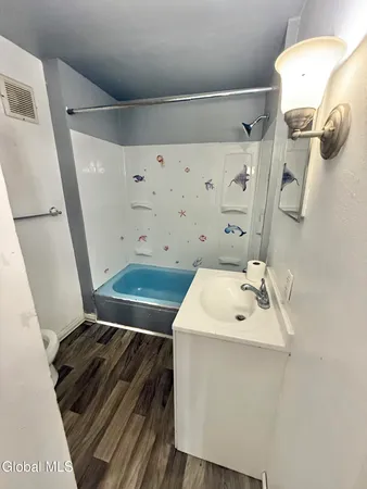 $1,300 | 70 Academy Street, Unit 2, Amsterdam, NY 12010