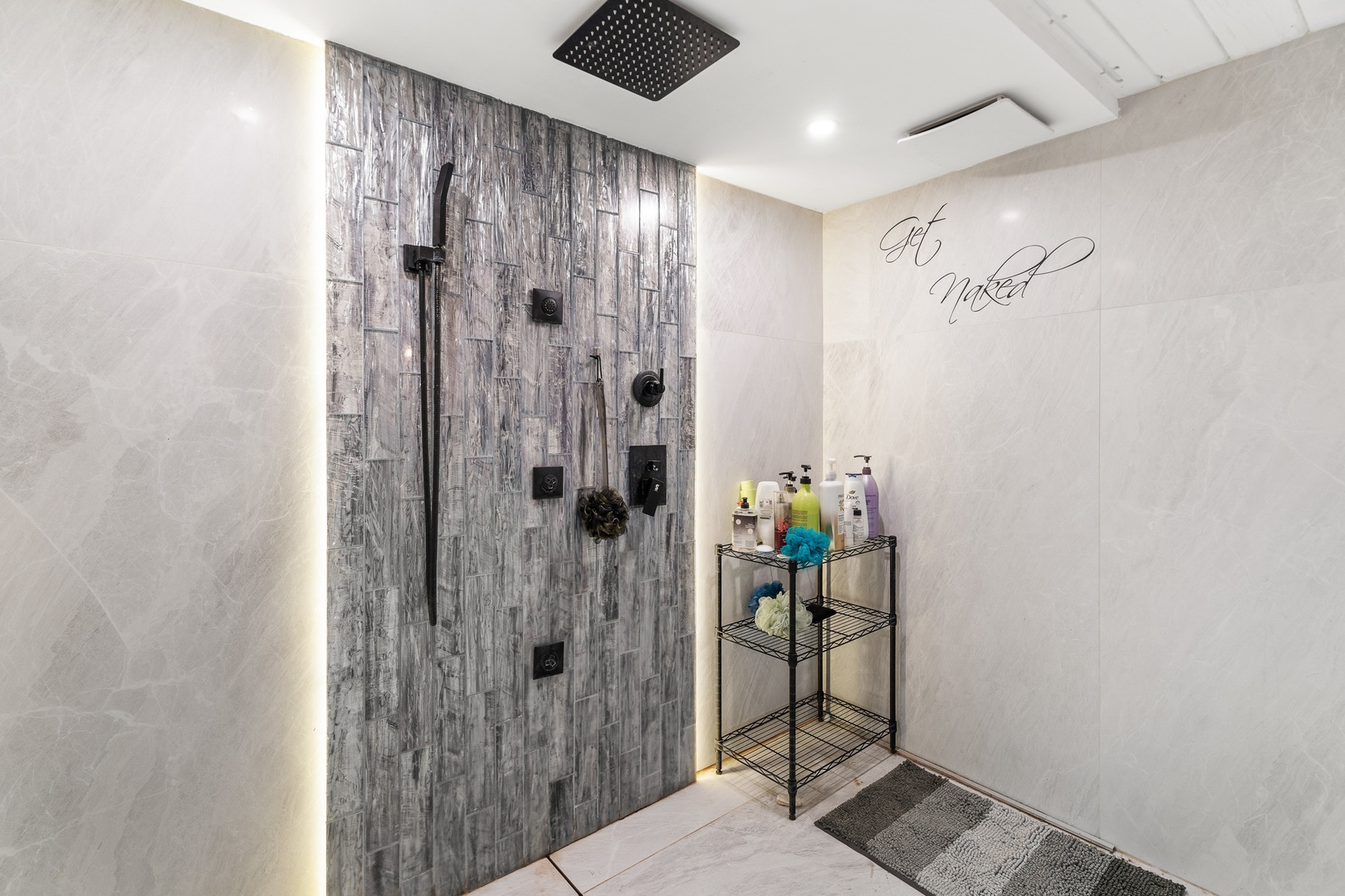 40 North Tower Road, Unit 1E Oak Brook, IL 60523 - Photo 10 of 16 a bathroom with a shower