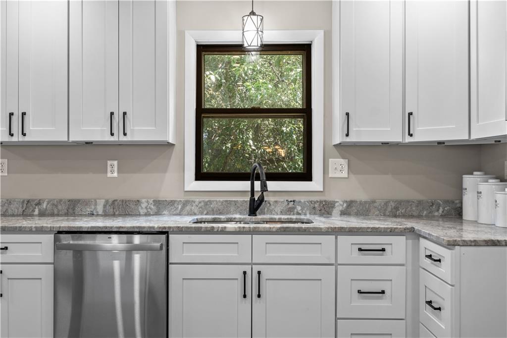 126 Woodcrest Road Butler, PA 16002 - Photo 4 of 37