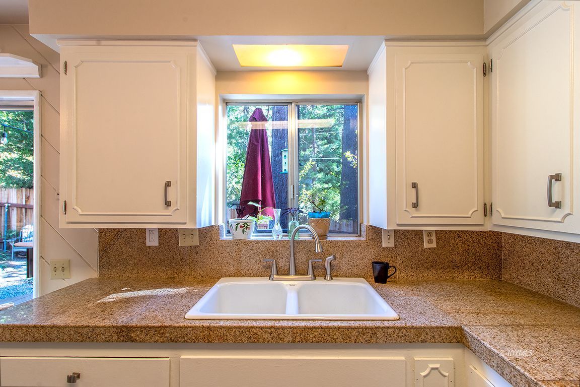 54789 Daryll Road Idyllwild, CA 92549 - Photo 21 of 44 a bathroom with a bathtub and a window