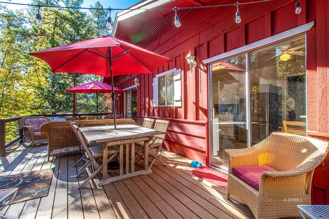 54789 Daryll Road Idyllwild, CA 92549 - Photo 39 of 44 a patio with tables and chairs