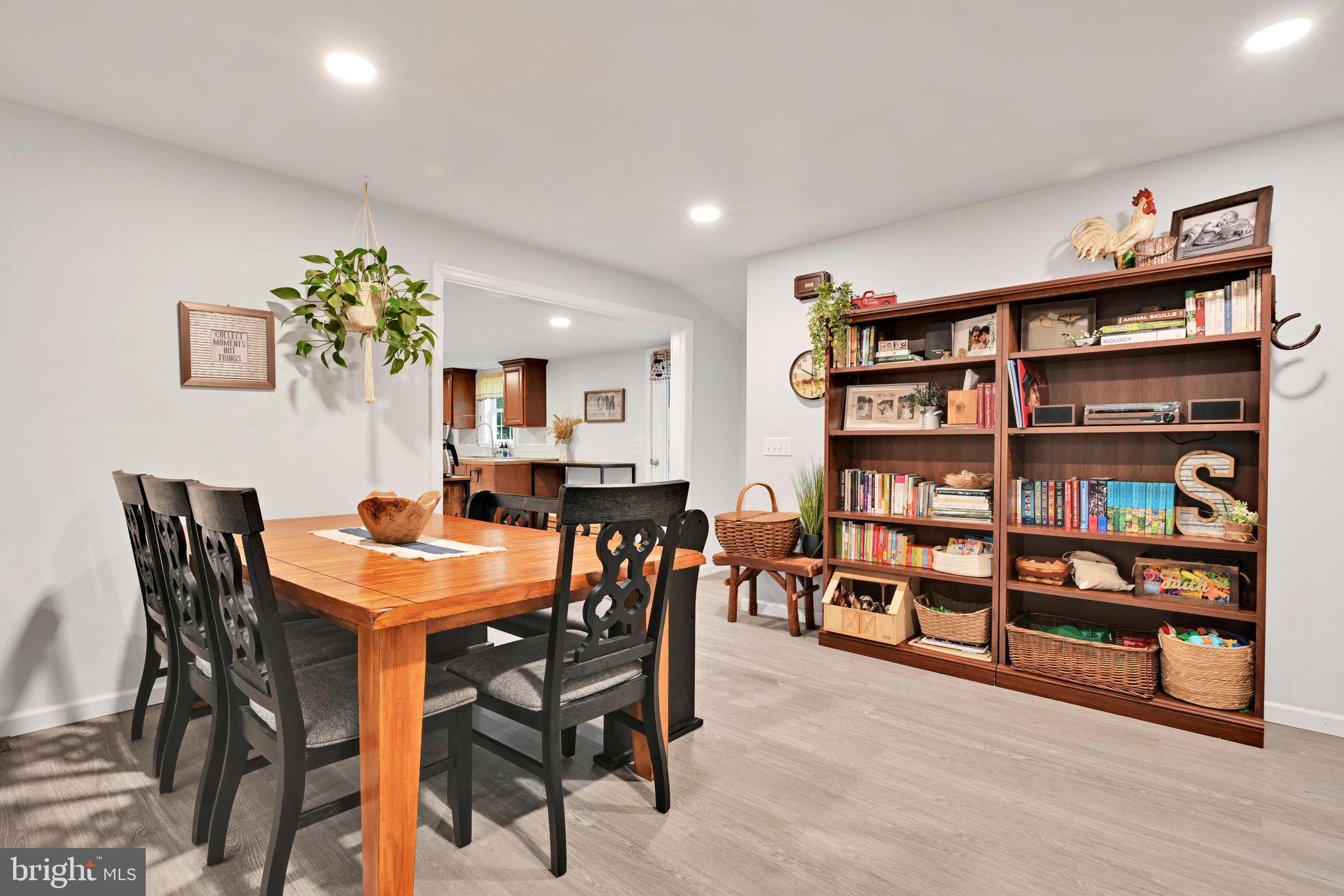 403 West 28th Division Highway Lititz, PA 17543 - Photo 11 of 36 Dining Area