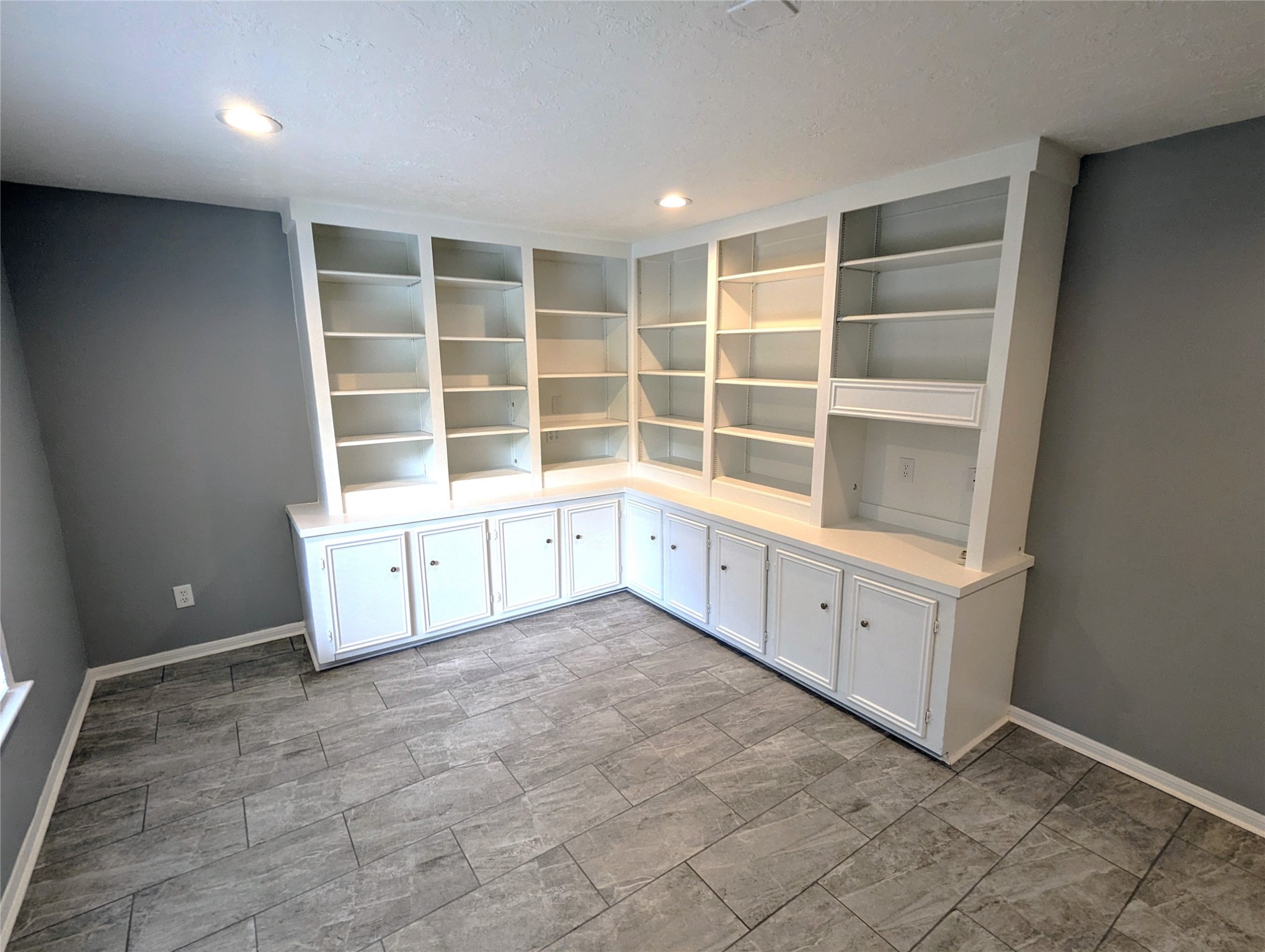 3111 Deal Street Houston, TX 77025 - Photo 22 of 39 a view of an empty room with a window