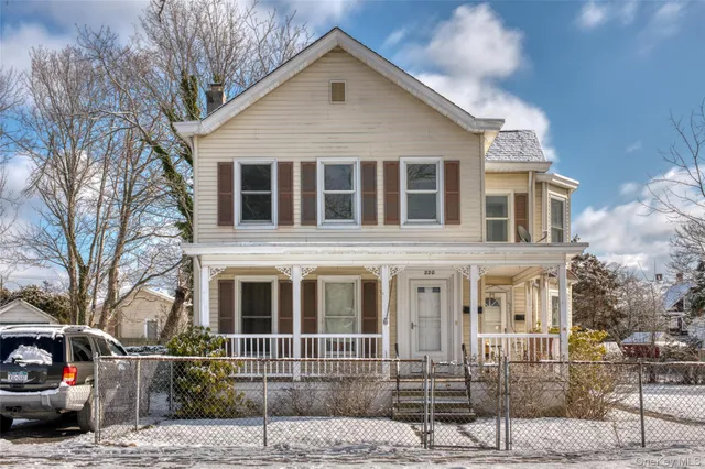 $2,600 | 220 5th Avenue, Greenport, NY 11944