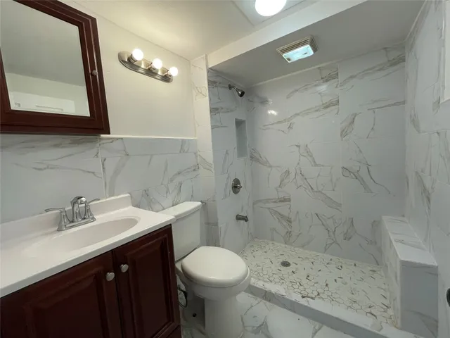 $1,700 | 417 Adams Avenue, Unit RIGHT, Endicott, NY 13760