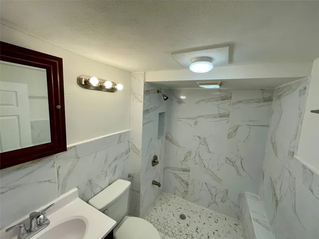 $1,700 | 417 Adams Avenue, Unit RIGHT, Endicott, NY 13760