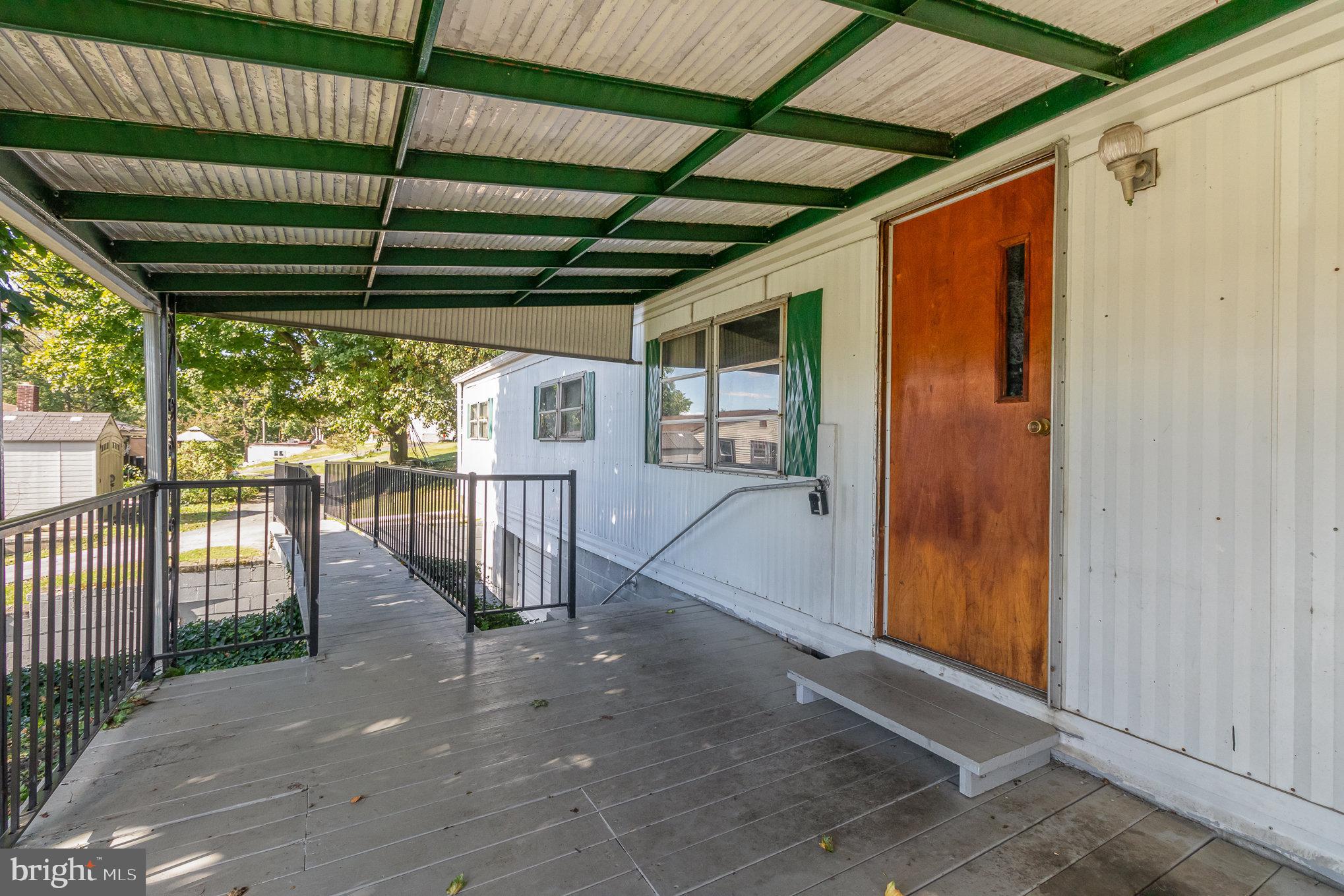 625 Weavertown Road Lebanon, PA 17046 - Photo 8 of 29 Porch