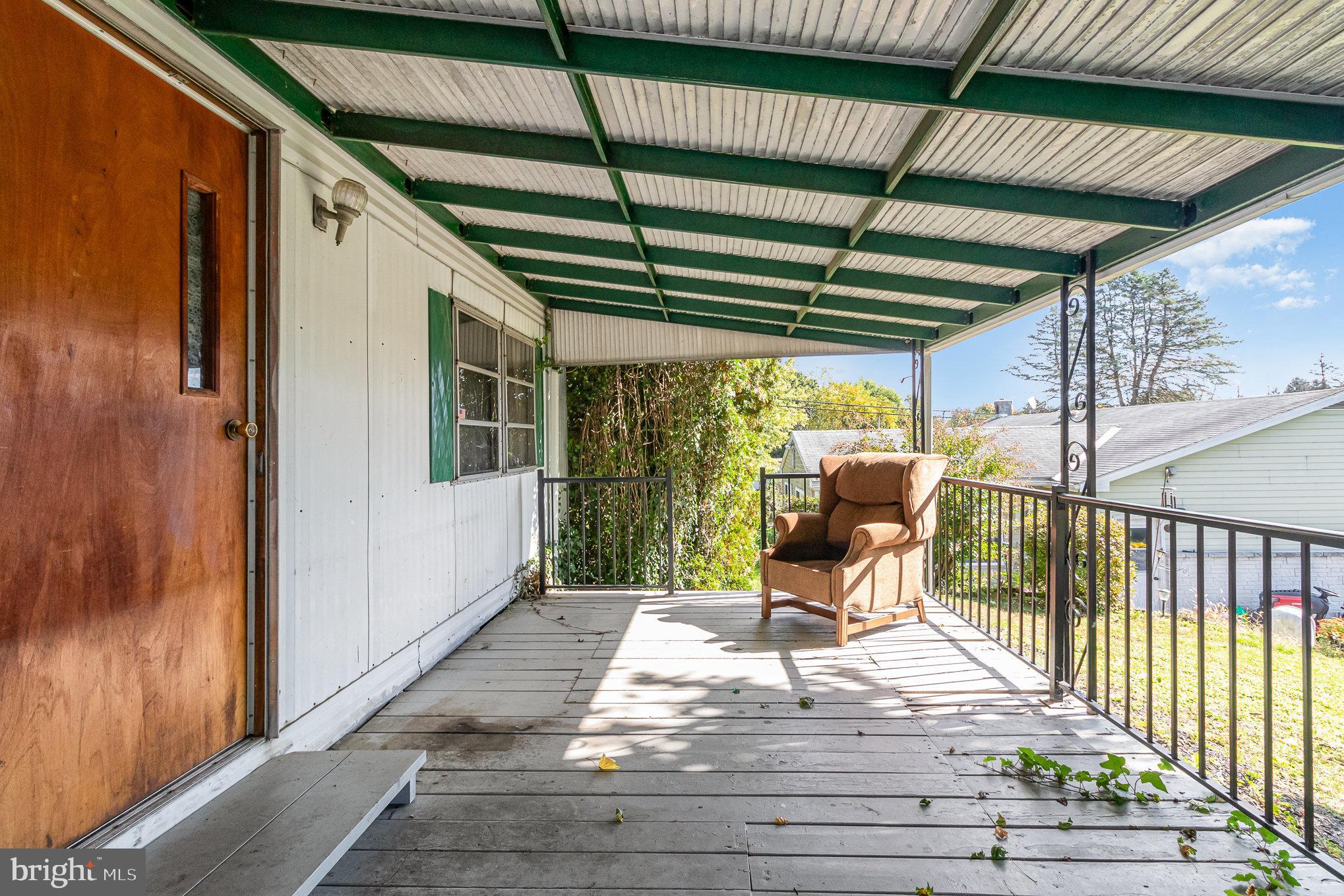 625 Weavertown Road Lebanon, PA 17046 - Photo 9 of 29 Porch