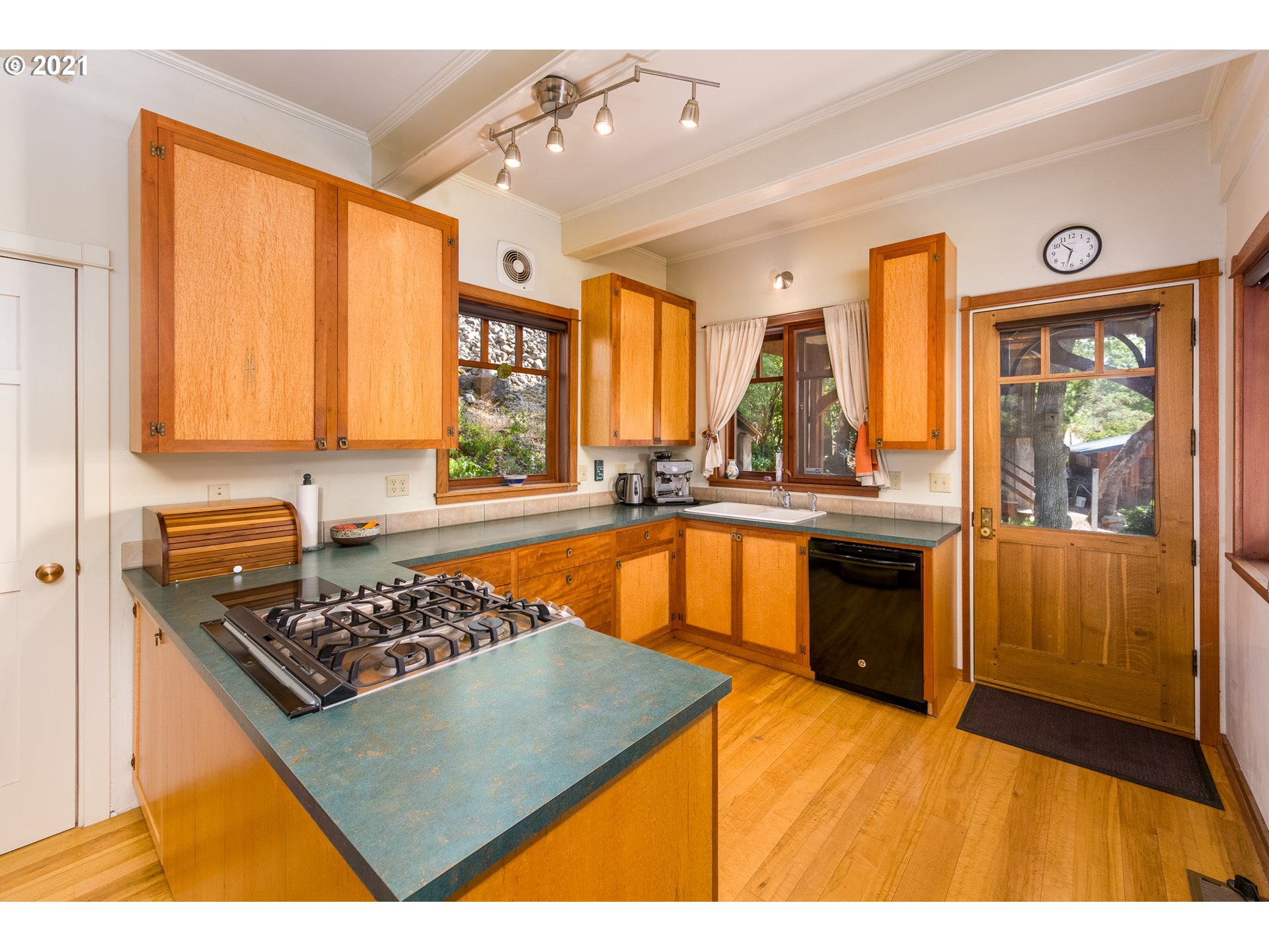 11 Pitman Road Lyle, WA 98635 - Photo 4 of 25 Gallery Image 4