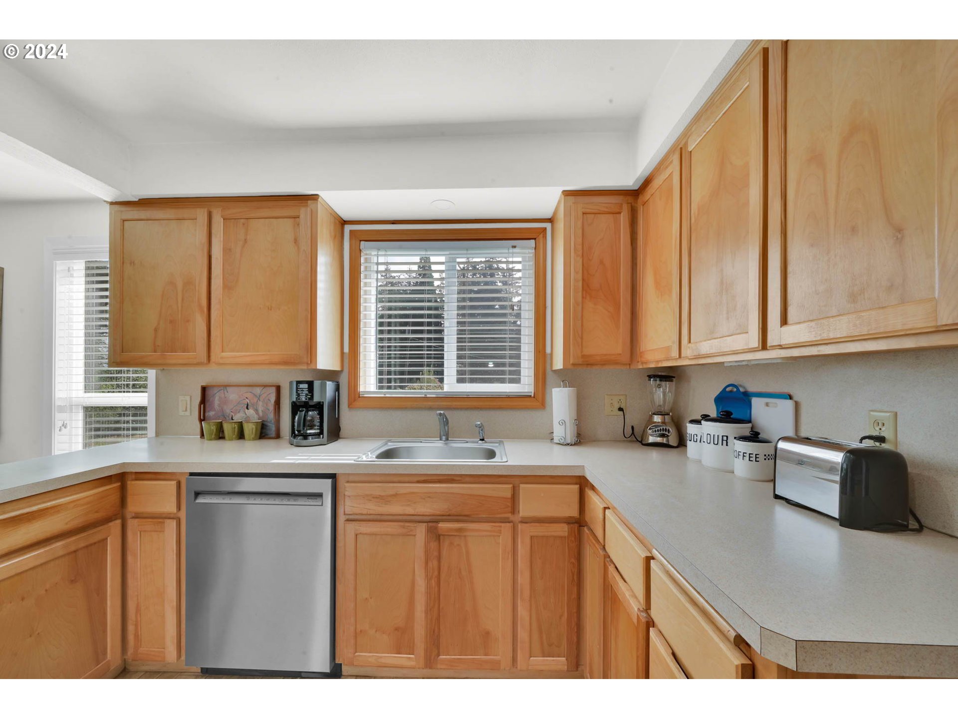36054 Folsom Road Southeast Albany, OR 97322 - Photo 7 of 48 Kitchen