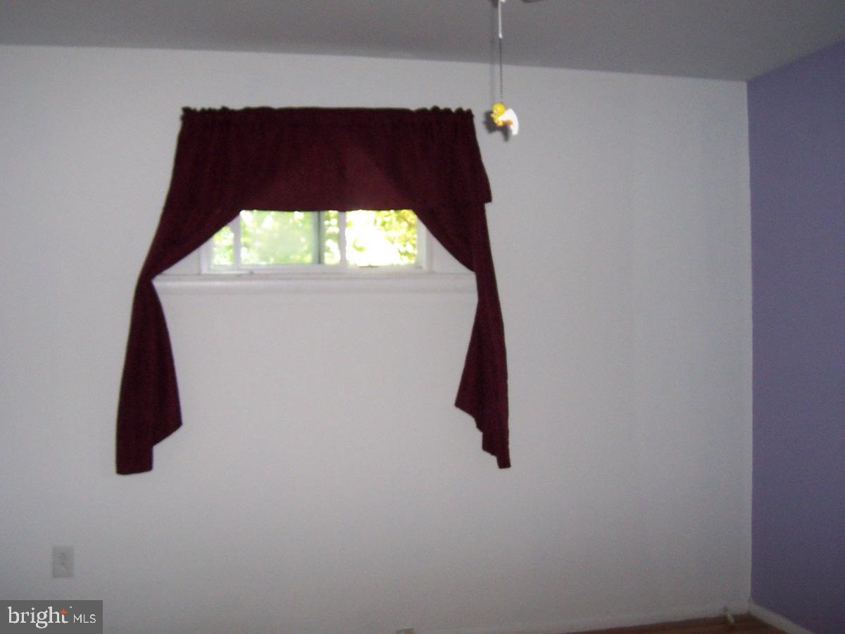 157 Kelly Driver Road Clementon, NJ 08021 - Photo 8 of 15 a close view of cabinet and window