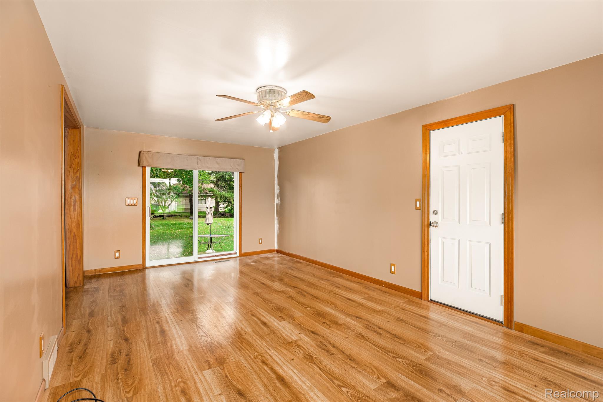 24661 Haggerty Road New Boston, MI 48164 - Photo 3 of 34 Gallery Image 3