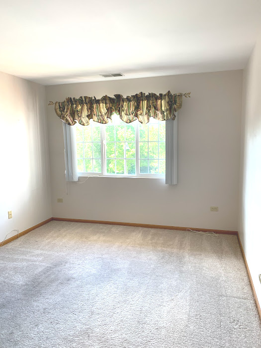 801 North McLean Boulevard, Unit 300 Elgin, IL 60123 - Photo 5 of 16 an empty room with a window