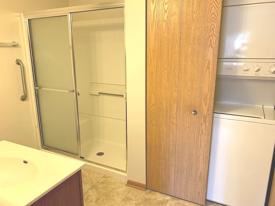 801 North McLean Boulevard, Unit 300 Elgin, IL 60123 - Photo 6 of 16 a bathroom with a tub and shower