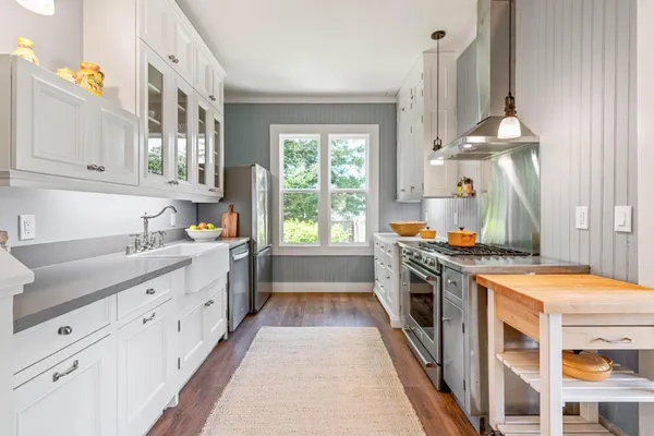 $1,998,000 | 2212 Magnolia Avenue, Petaluma, CA 94952