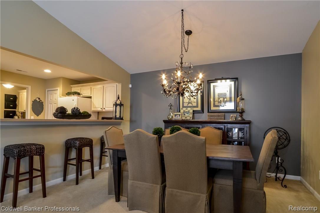 1940 Flagstone Circle, Unit 95 Rochester, MI 48307 - Photo 10 of 33 010-Dining_Room-4271013-large.jpg