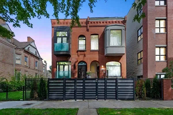 $2,300 | 2140 West Monroe Street, Unit 1, Chicago, IL 60612