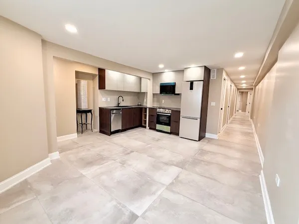 $2,300 | 2140 West Monroe Street, Unit 1, Chicago, IL 60612