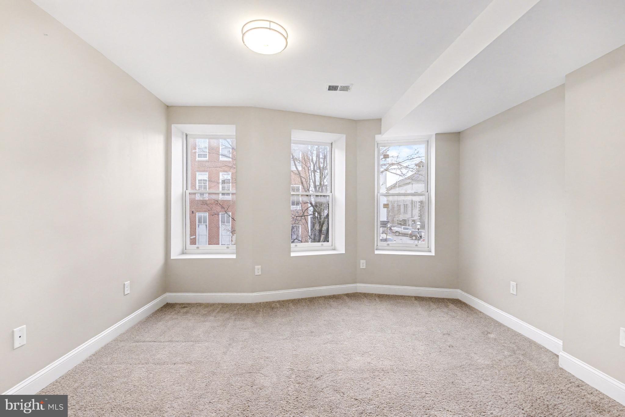 1431 Madison Avenue Baltimore, MD 21217 - Photo 20 of 38 an empty room with a window