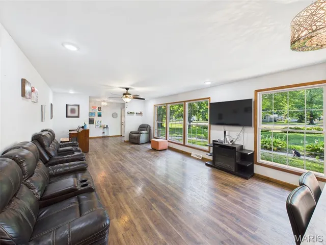 $254,900 | 515 West James Boulevard, St. James, MO 65559