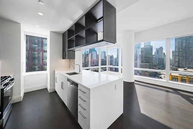 $8,200 | 555 10th Avenue, Unit 25E | Hudson Yards