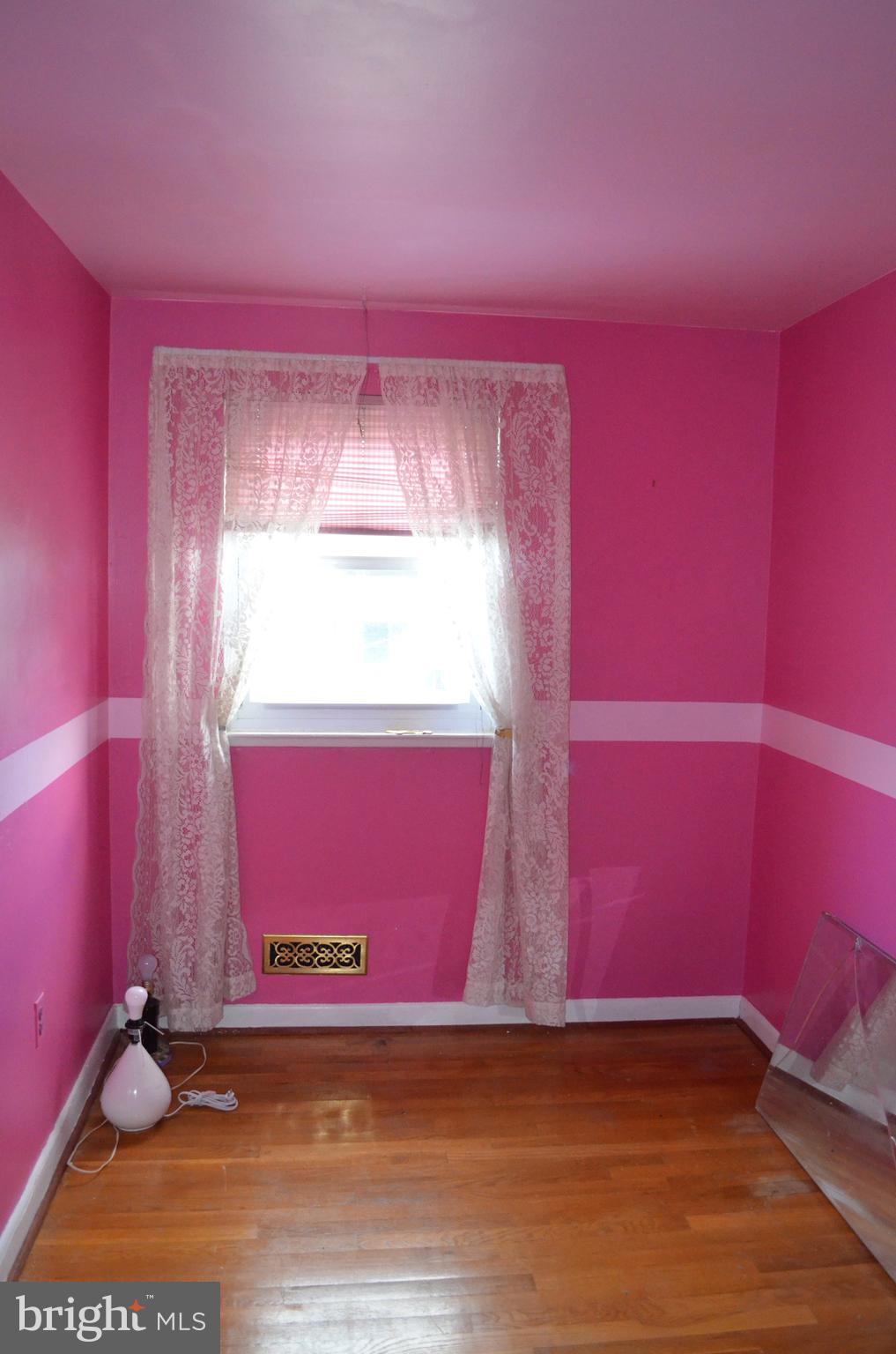 657 South Wickham Road Baltimore, MD 21229 - Photo 11 of 17 Bedroom