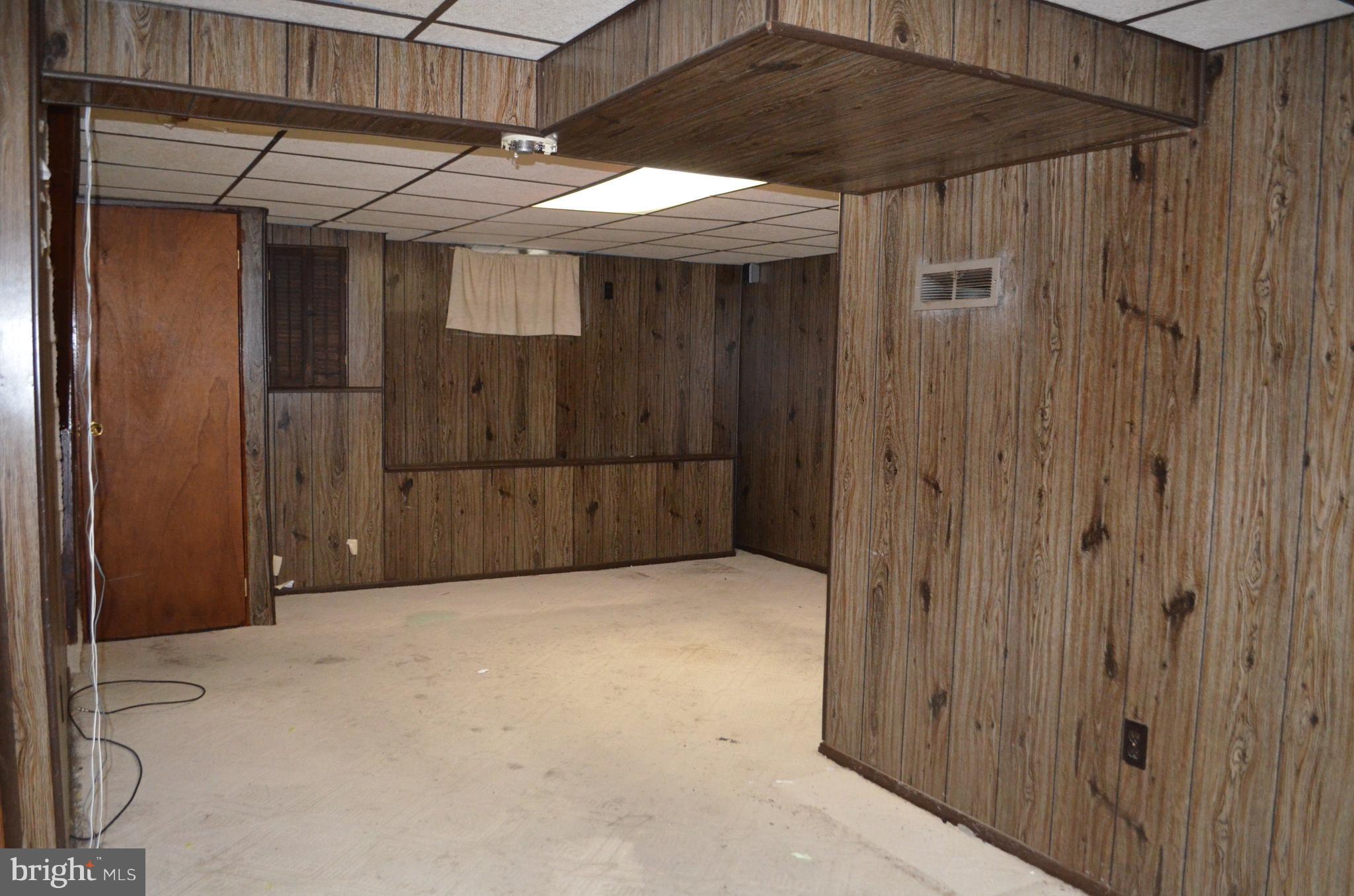 657 South Wickham Road Baltimore, MD 21229 - Photo 13 of 17 Recreation room