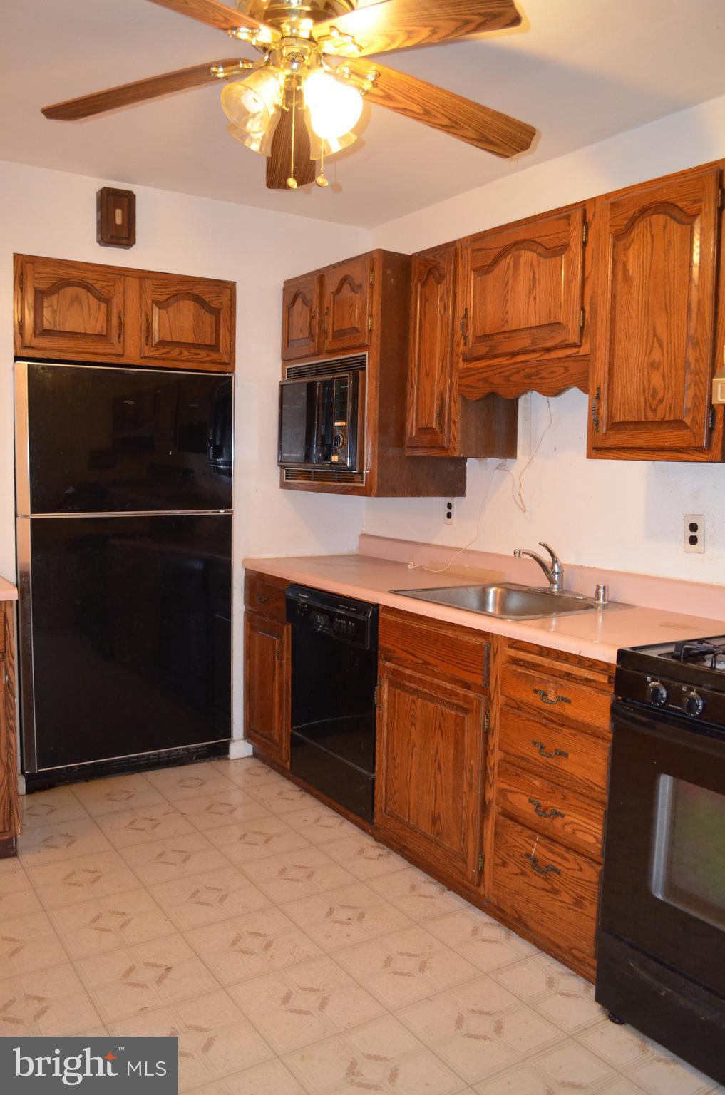 657 South Wickham Road Baltimore, MD 21229 - Photo 6 of 17 Kitchen