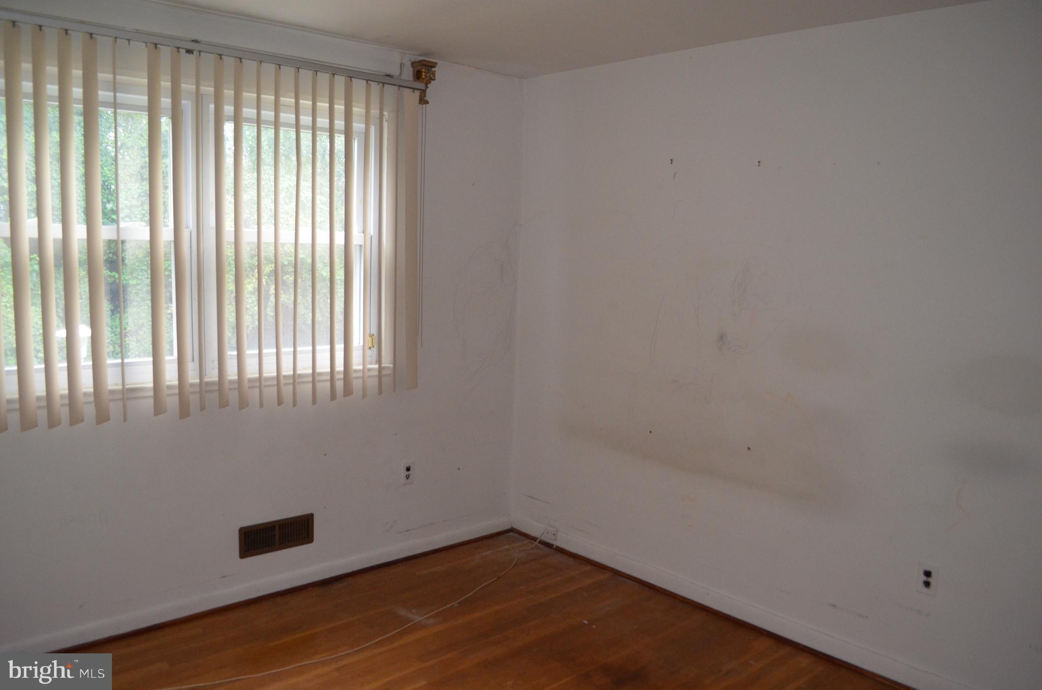 657 South Wickham Road Baltimore, MD 21229 - Photo 10 of 17 Hardwoods in all bedrooms