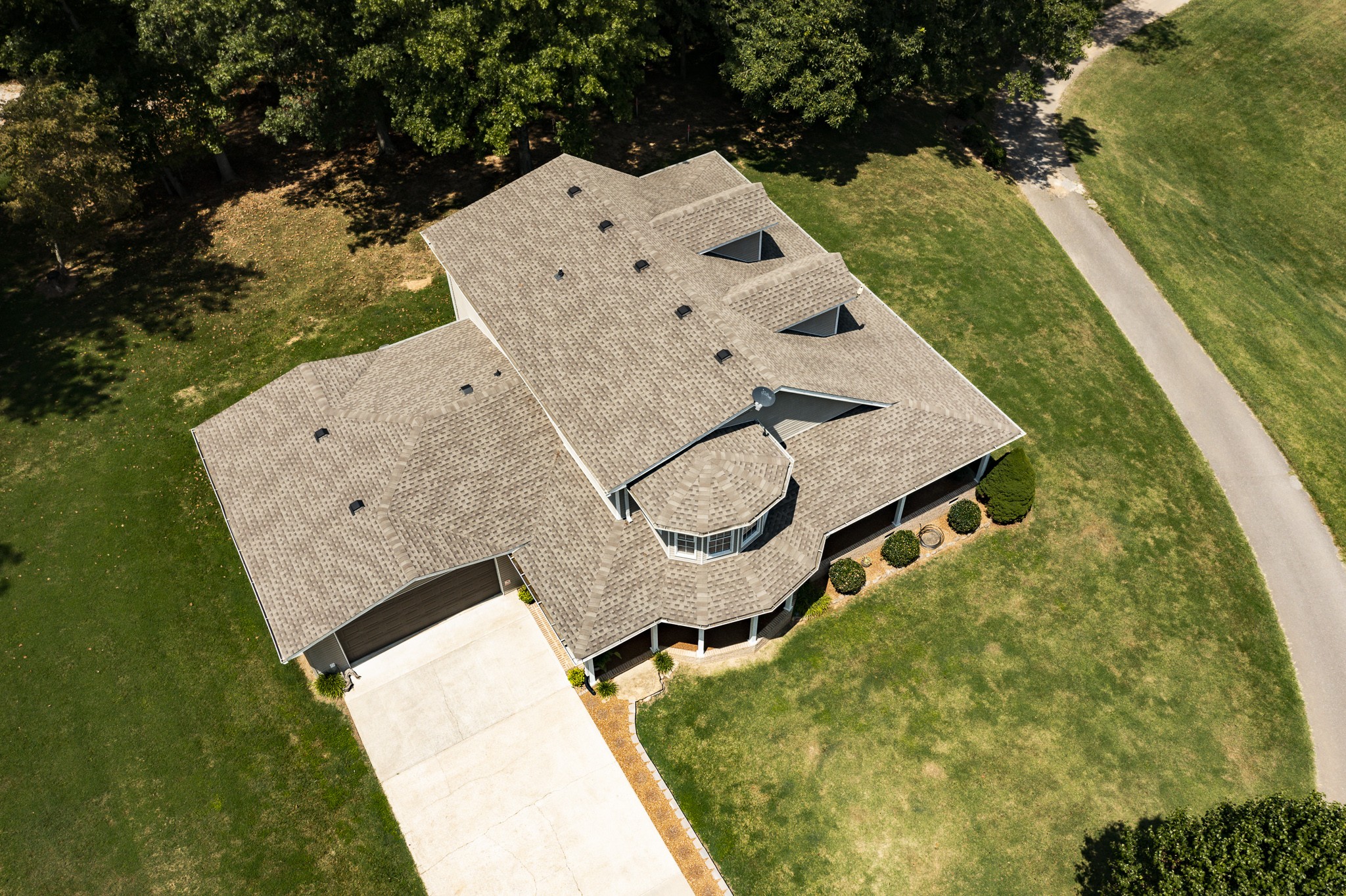 443 Mt Vernon Road Bethpage, TN 37022 - Photo 40 of 40 an aerial view of a house with a yard and lake view