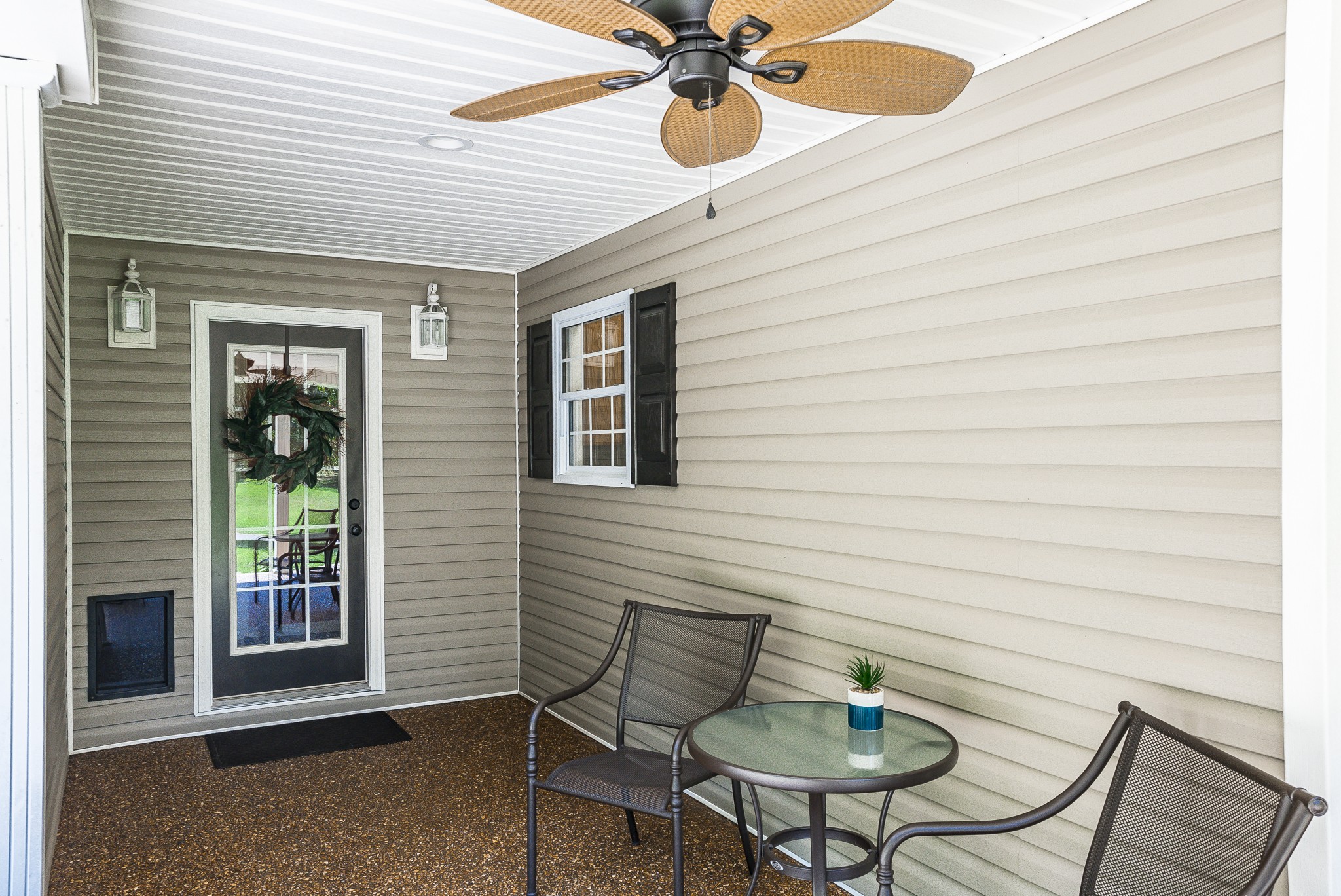 443 Mt Vernon Road Bethpage, TN 37022 - Photo 6 of 40 a balcony with table and chairs