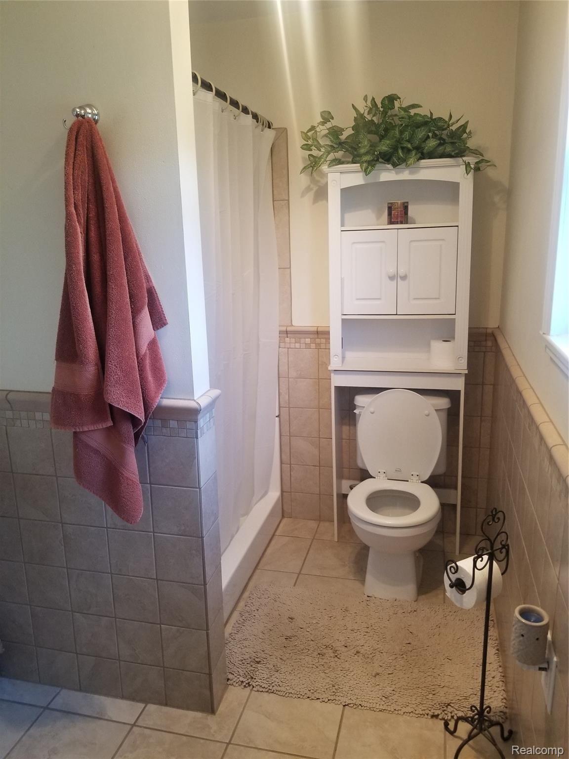 13690 Burt Road Capac, MI 48014 - Photo 6 of 14 burt master bath 1.jpg