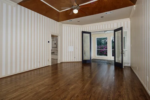 a view of a large window with an outdoor space