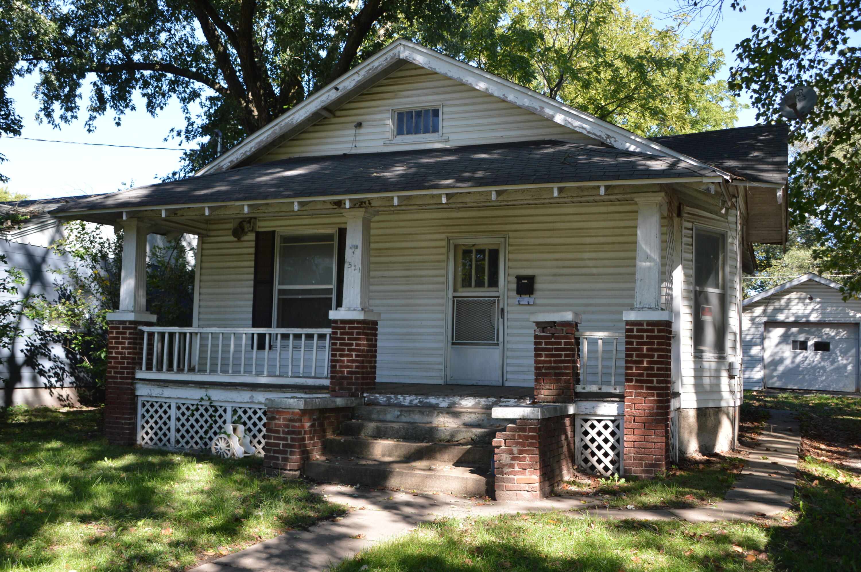 1521 West Calhoun Street Springfield, MO 65802 - Photo 1 of 1 DSC_1014