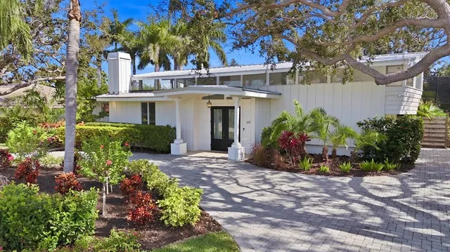 $1,800,000 | 425 Partridge Circle, Sarasota, FL 34236