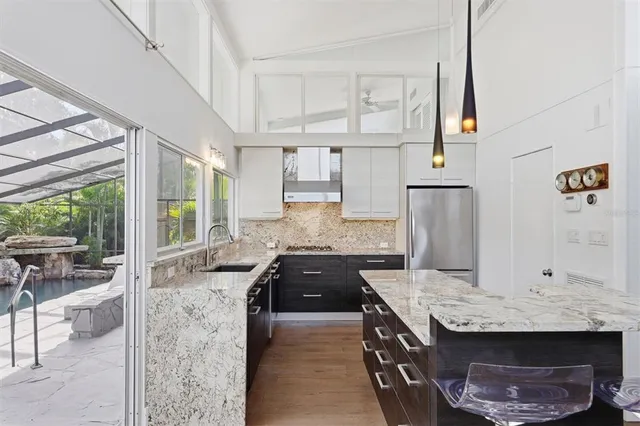 $1,800,000 | 425 Partridge Circle, Sarasota, FL 34236