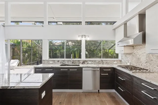 $1,800,000 | 425 Partridge Circle, Sarasota, FL 34236